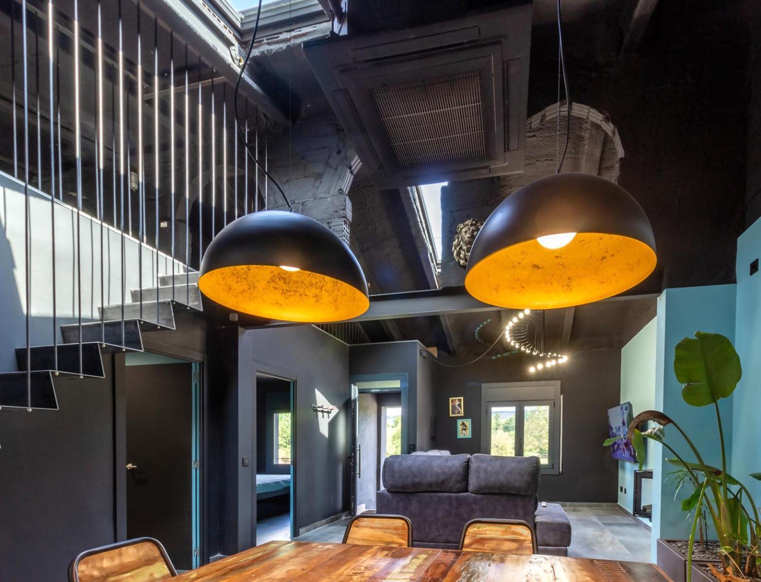 Black House Sorprendente Casa Estilo Industrial Olot Exteriör bild