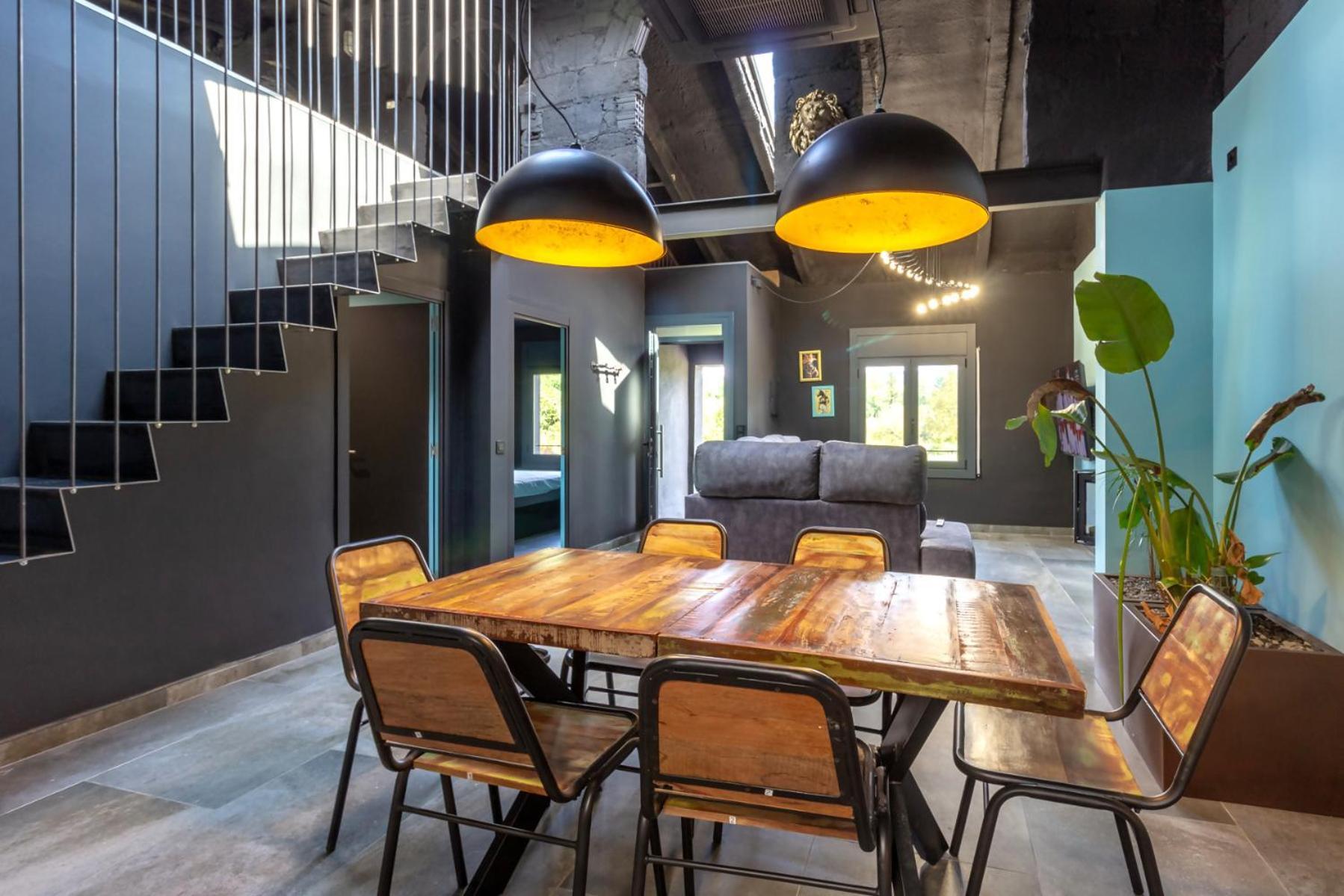 Black House Sorprendente Casa Estilo Industrial Olot Exteriör bild