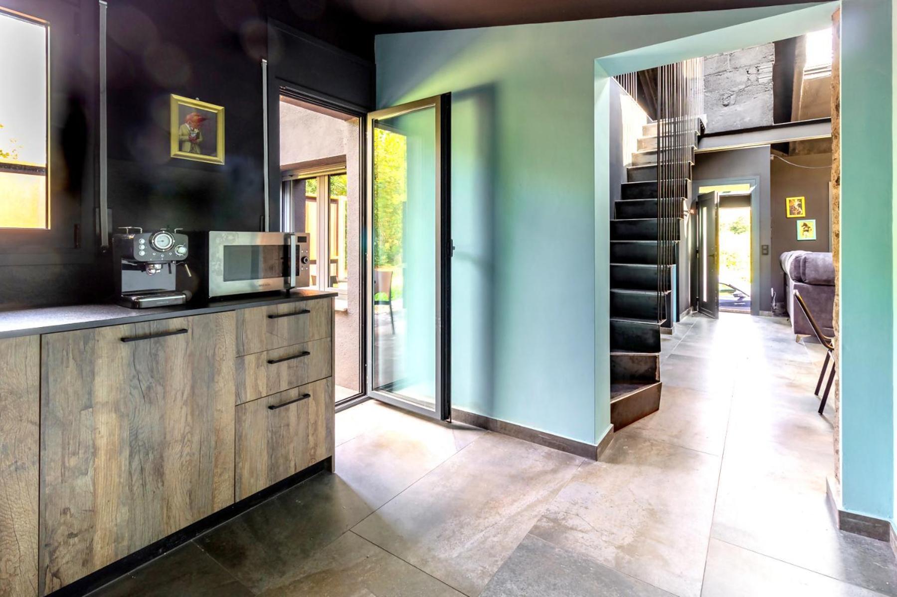 Black House Sorprendente Casa Estilo Industrial Olot Exteriör bild