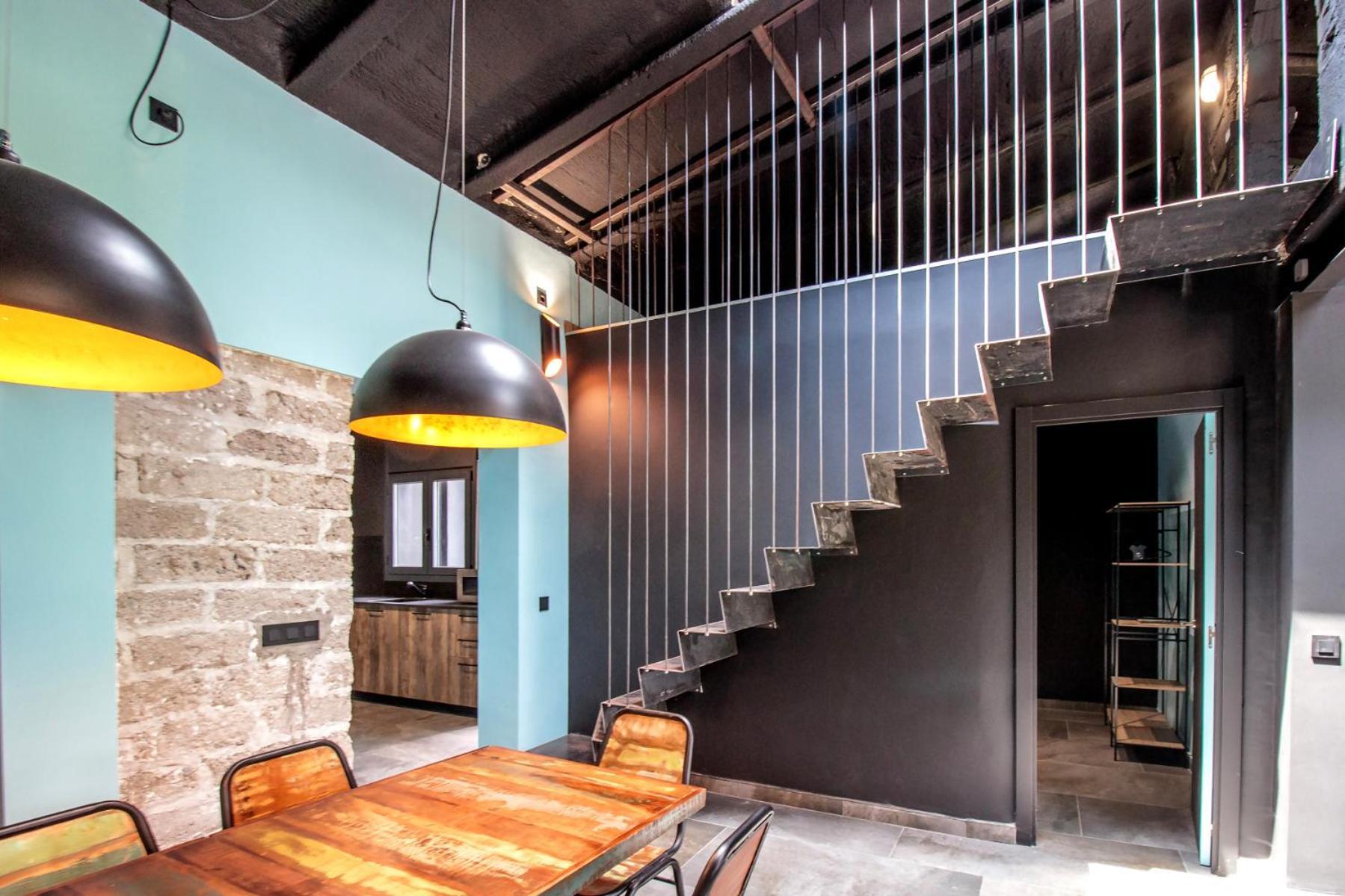Black House Sorprendente Casa Estilo Industrial Olot Exteriör bild